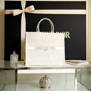Dior Book Tote Medium in White